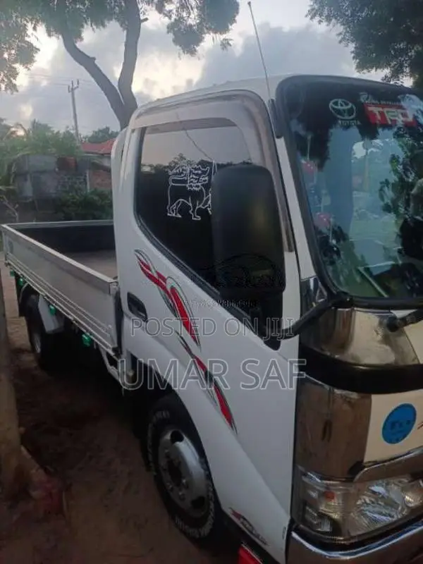 Toyota Dyna 2010 Lorry (Used)