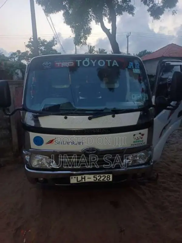 Toyota Dyna 2010 Lorry (Used)
