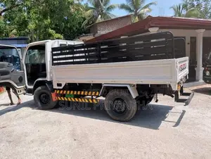 Isuzu NHR 2000 Lorry (Used)