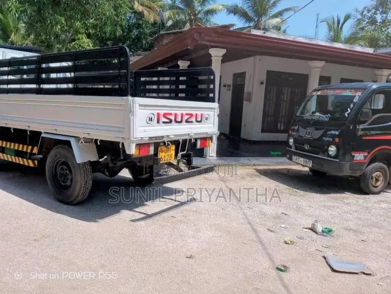 Isuzu NHR 2000 Lorry (Used)