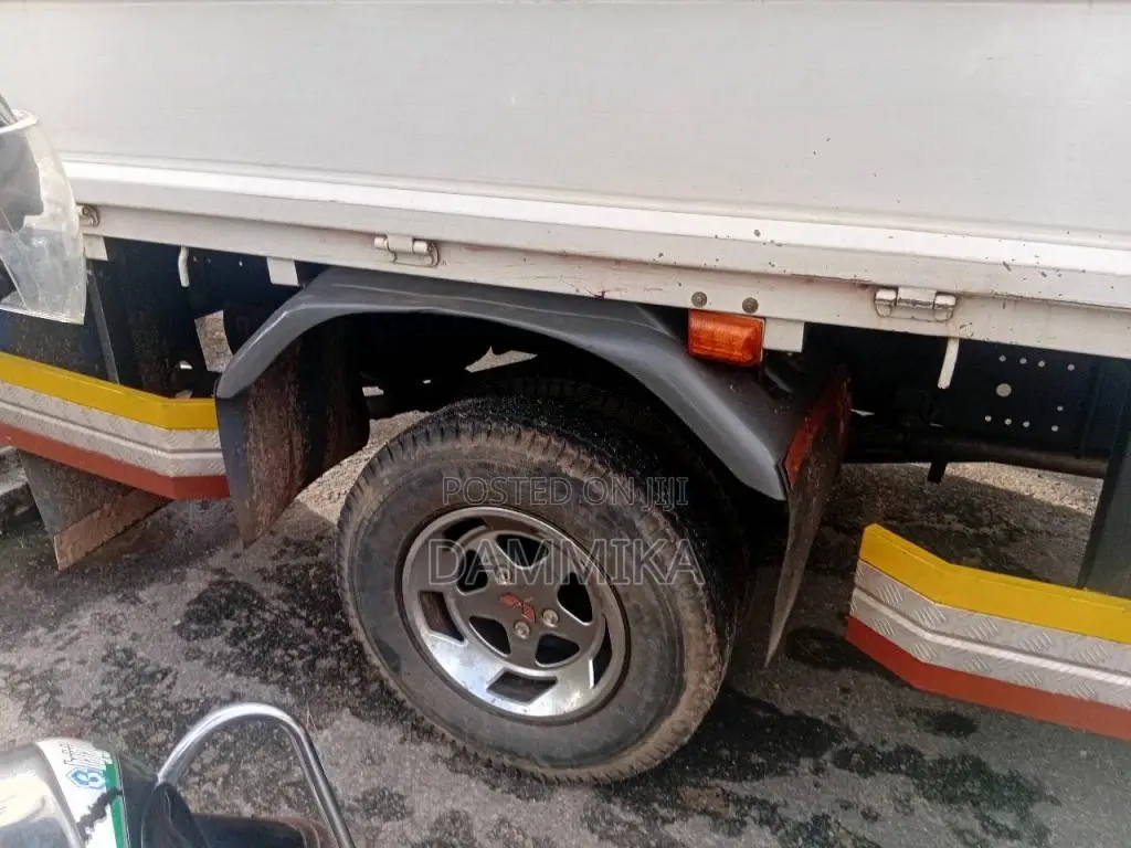 Mitsubishi Canter 1995 Lorry (Used)