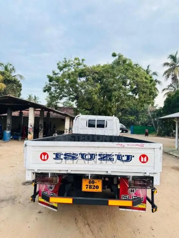 Isuzu ELF 14.5 1982 Lorry (Used)