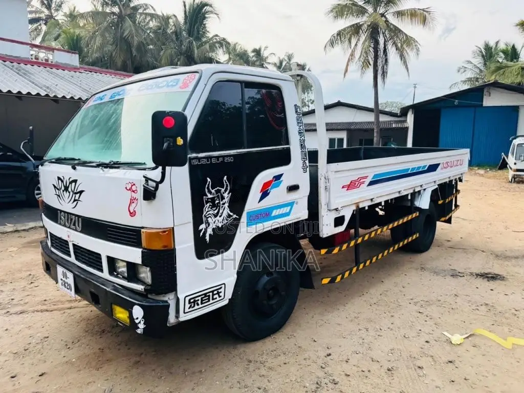 Isuzu ELF 14.5 1982 Lorry (Used)