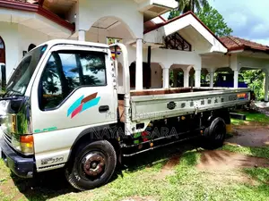 Isuzu ELF 350 2002 Lorry (Used)