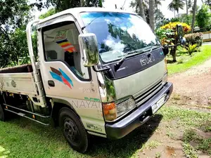 Isuzu ELF 350 2002 Lorry (Used)