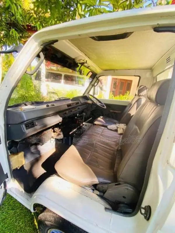 Mitsubishi Delica L300 PO5 1991 Lorry (Used)