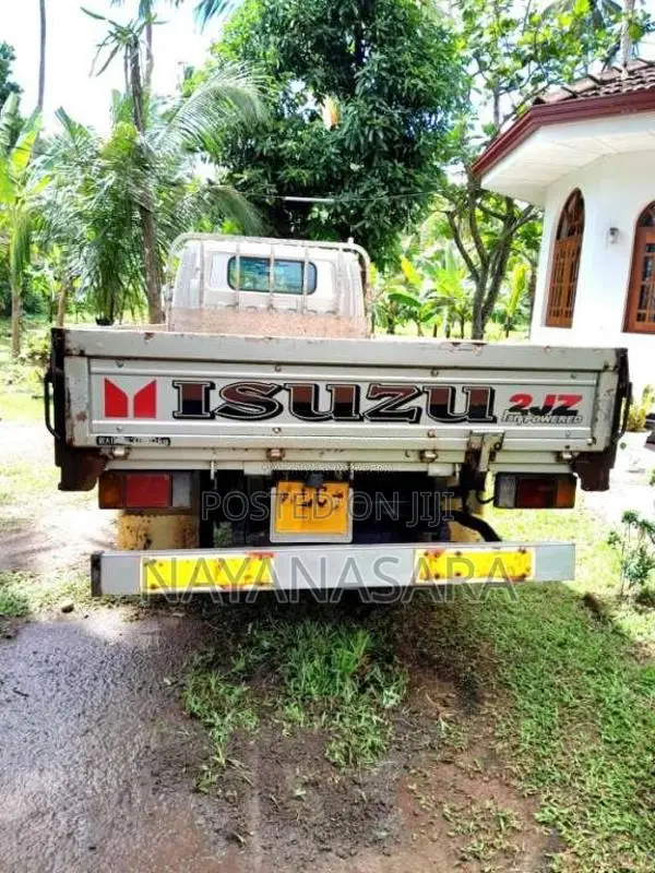 Isuzu ELF 350 2002 Lorry (Used)