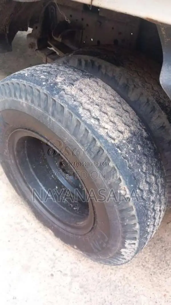 Isuzu ELF 350 2002 Lorry (Used)