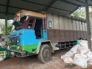 Ashok-Leyland Tusker 2004 Lorry (Used)