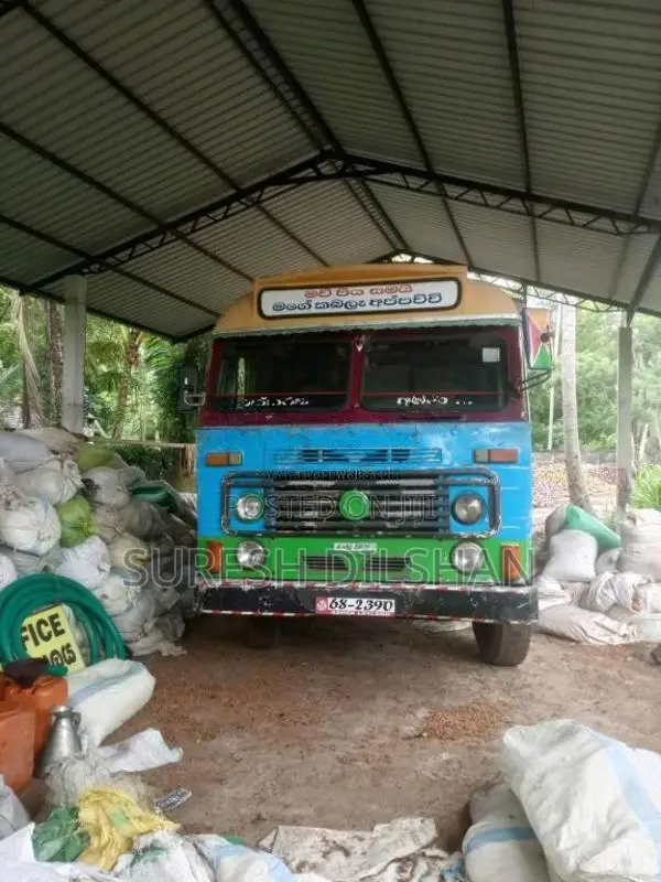 Ashok-Leyland Tusker 2004 Lorry (Used)