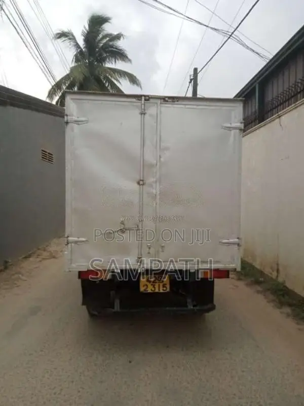 Isuzu NKR 1984 Lorry (Used)
