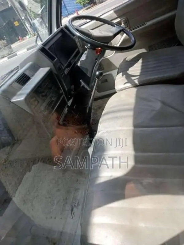 Isuzu NKR 1984 Lorry (Used)