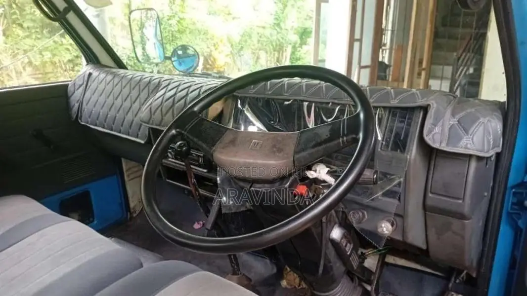 Isuzu NKR ELF 250 1986 Lorry (Used)