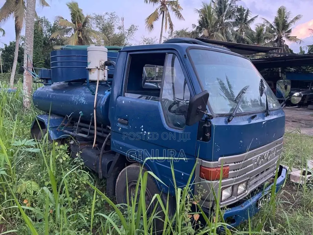 Toyota Dyna 1987 Lorry (Used)