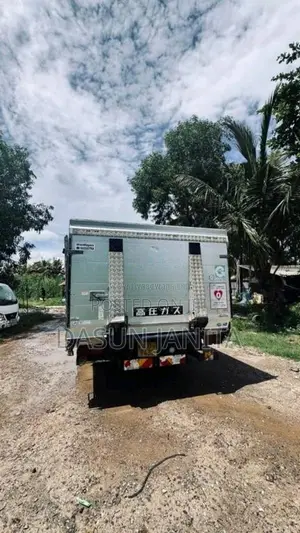 Isuzu FORWARD 2010 Lorry (Used)