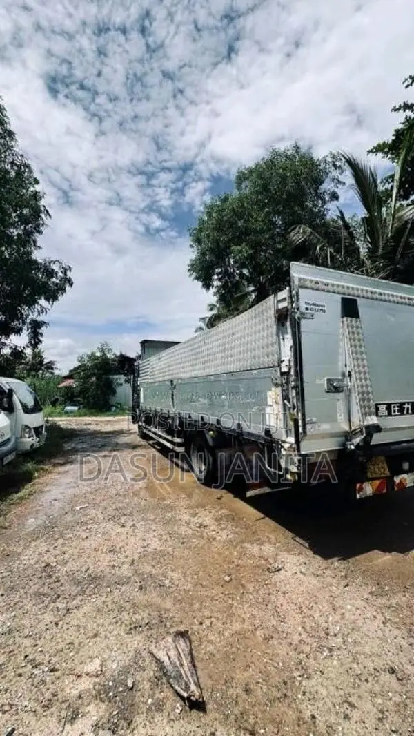 Isuzu FORWARD 2010 Lorry (Used)
