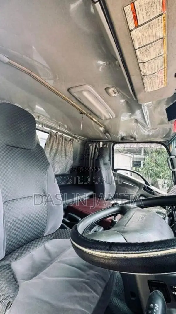 Isuzu FORWARD 2010 Lorry (Used)