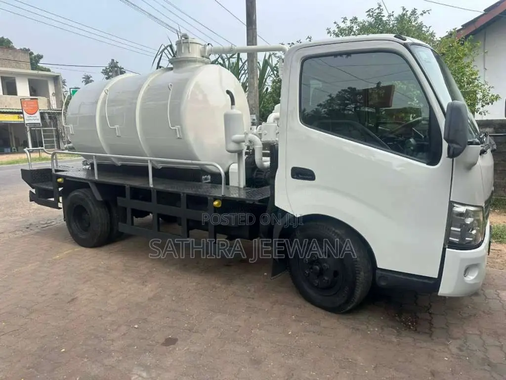HINO Gully Bowser 2015 Lorry (Used)