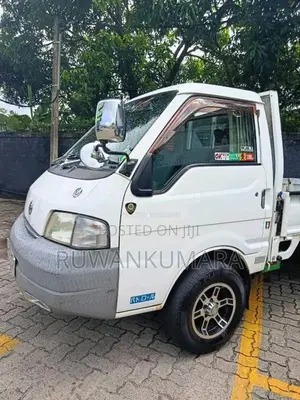 Nissan Nissan 2001 Lorry (Used)