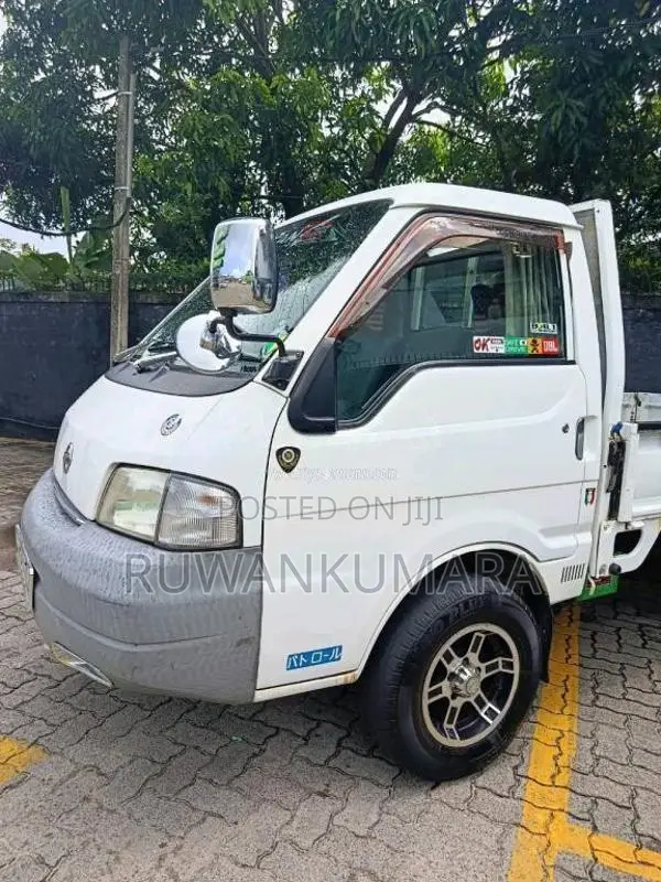 Nissan Nissan 2001 Lorry (Used)