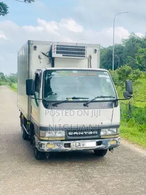 Mitsubishi Freezer Truck 2000 Lorry (Used)