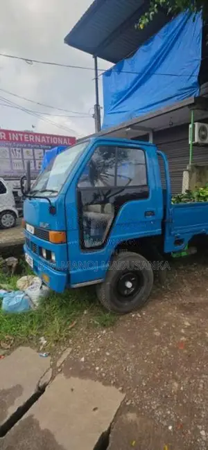 Isuzu ELF 1982 Lorry (Used)