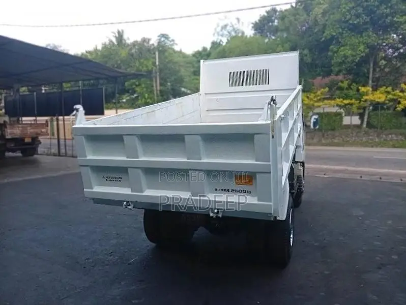 Mitsubishi Tipper 2007 Lorry (Used)