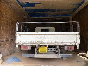 Isuzu 4HL1 2005 Lorry (Used)