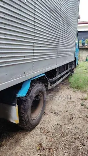 Isuzu ELF 1990 Lorry (Used)