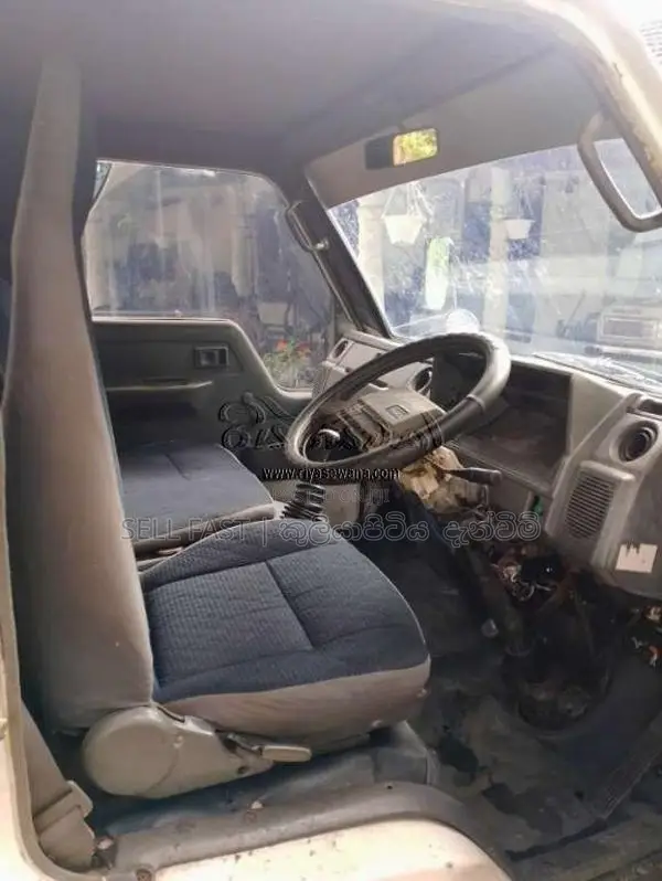 Toyota Hiace 1983 Lorry (Used)