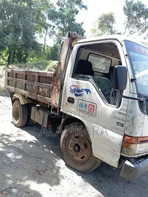 Nissan Tipper 1999 Lorry (Used)