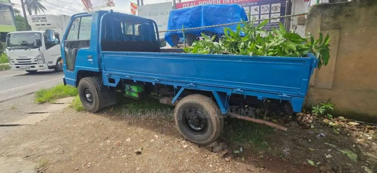 Isuzu ELF 1982 Lorry (Used)