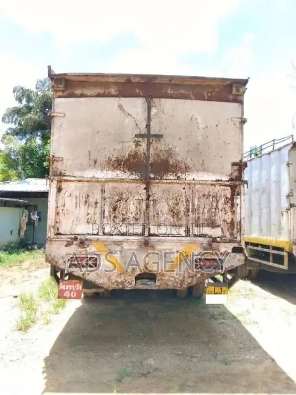 Tata LPT 1618 06 Wheel Full Body 2011 Lorry (Used)