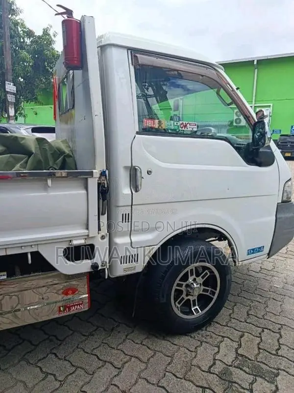 Nissan Nissan 2001 Lorry (Used)