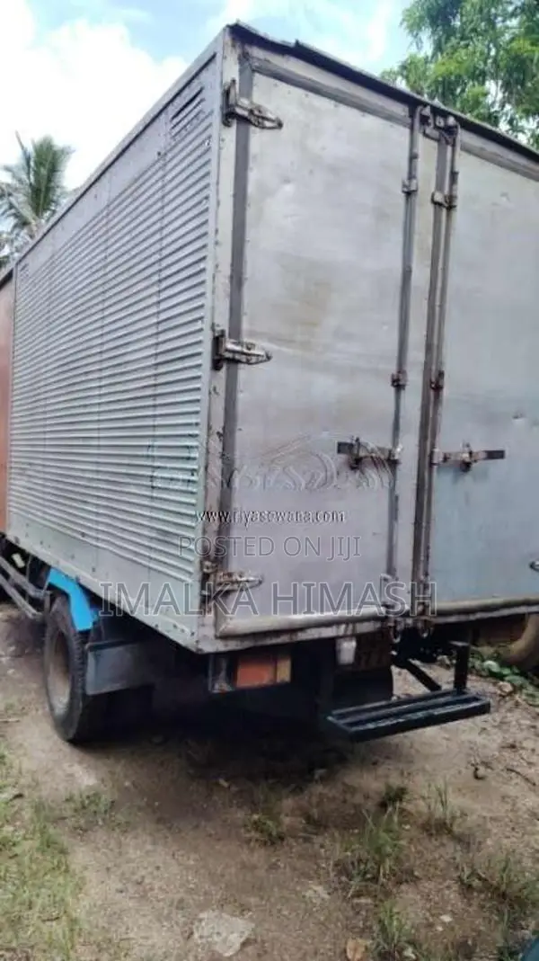 Isuzu ELF 1990 Lorry (Used)