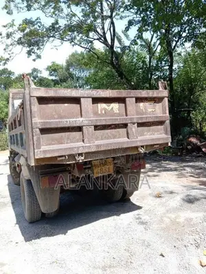 Nissan Tipper 1999 Lorry (Used)