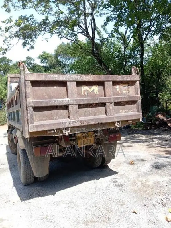 Nissan Tipper 1999 Lorry (Used)