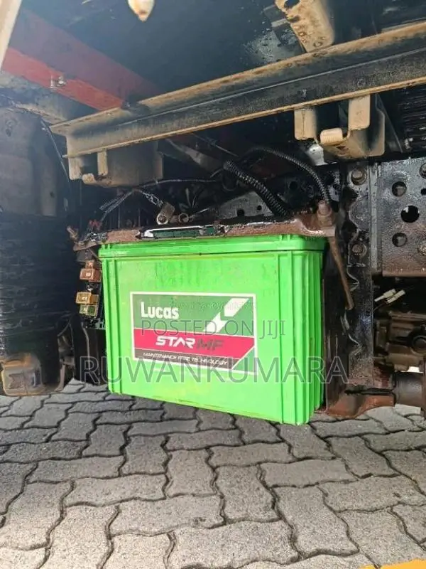 Nissan Nissan 2001 Lorry (Used)