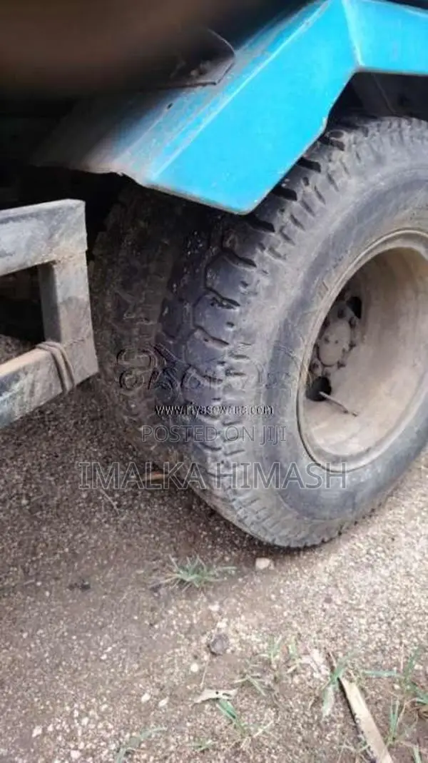 Isuzu ELF 1990 Lorry (Used)