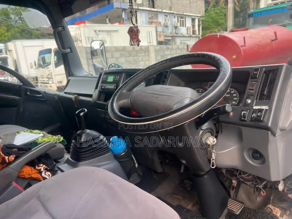 Isuzu Freezer 2011 Lorry (Used)