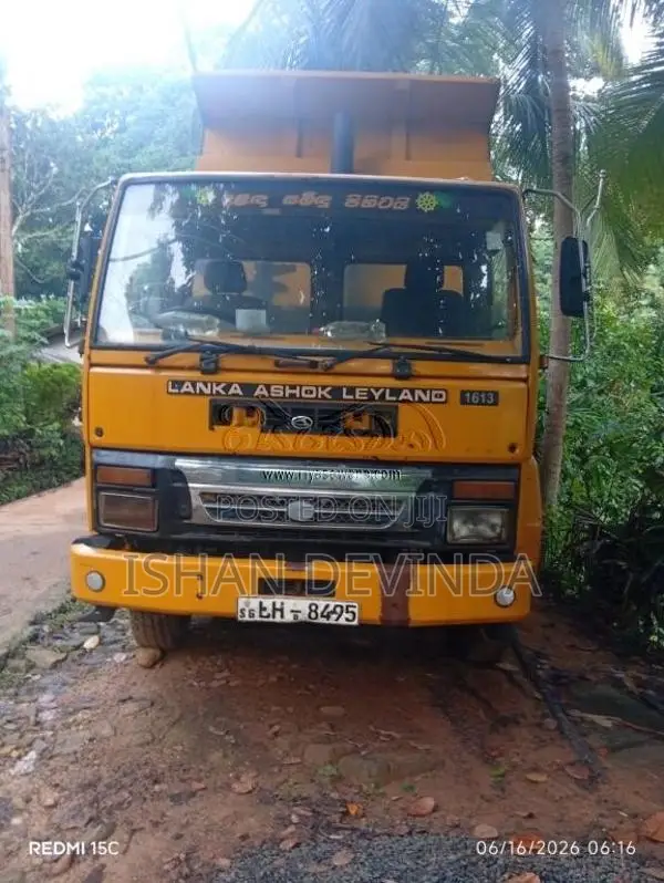 Ashok-Leyland Tipper 2010 Lorry (Used)