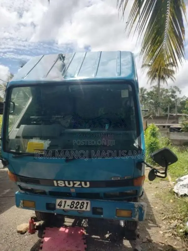 Isuzu ELF 1982 Lorry (Used)