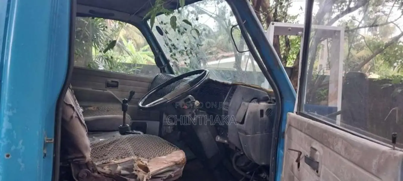 Isuzu NKR 1982 Lorry (Used)