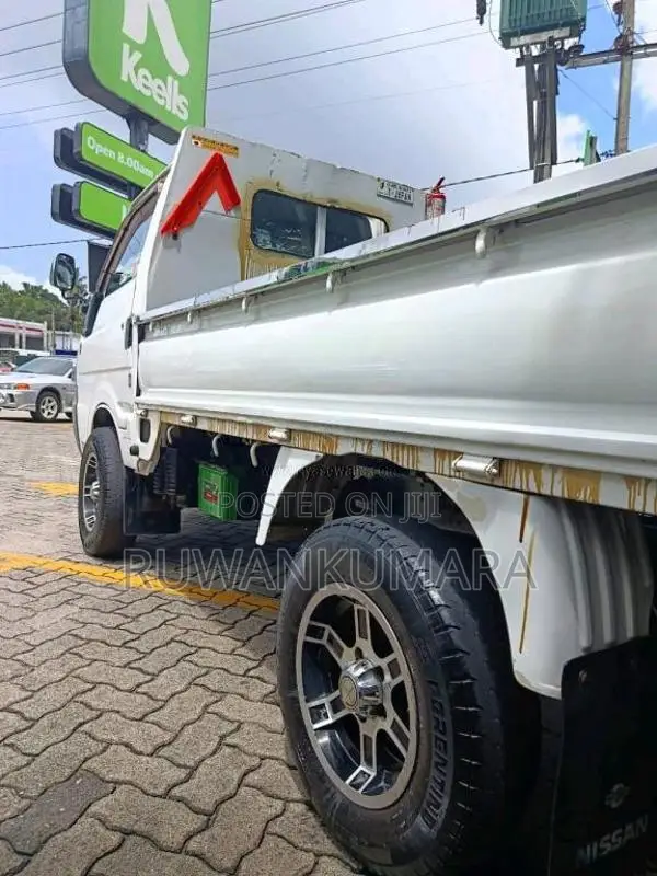 Nissan Nissan 2001 Lorry (Used)