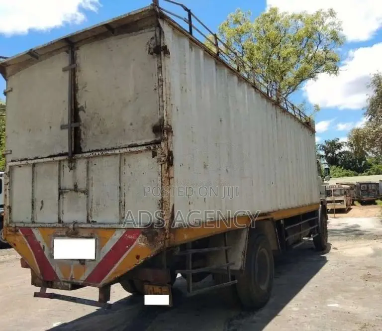 Tata LPT 1618 06 Wheel 2011 Lorry (Used)