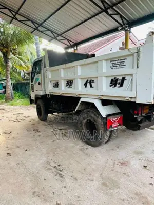 Isuzu Tipper 2000 Lorry (Used)