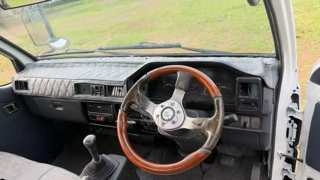 Mitsubishi PO5 1989 Lorry (Used)