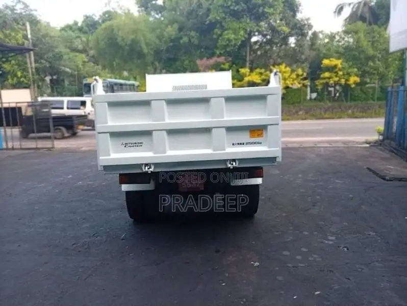 Mitsubishi Tipper 2007 Lorry (Used)
