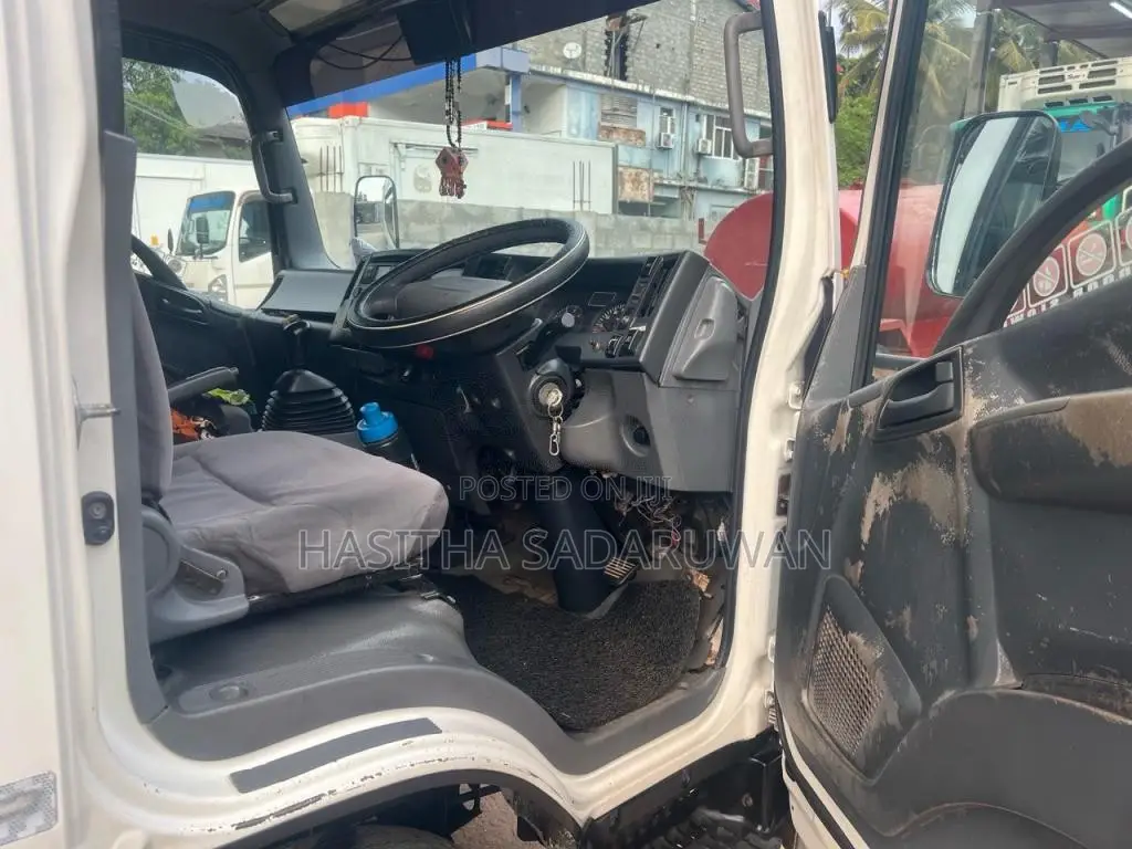 Isuzu Freezer 2011 Lorry (Used)
