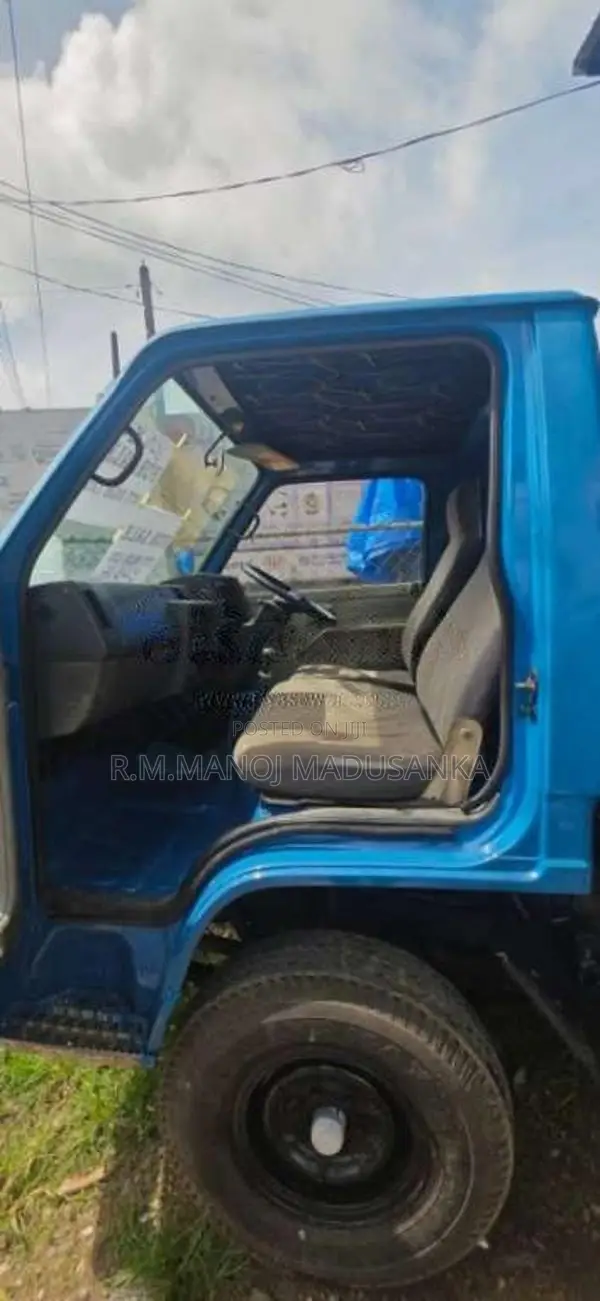 Isuzu ELF 1982 Lorry (Used)